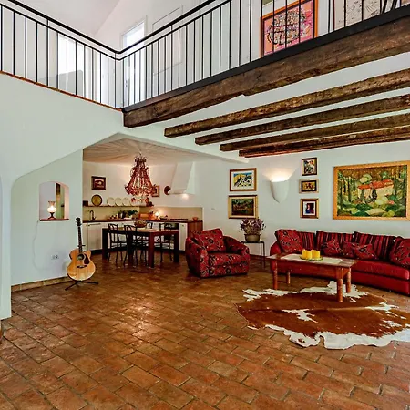 2 Bedroom In Casa vacanze *